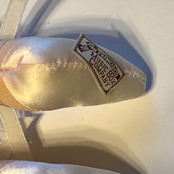 The San Francisco Music Box Ballerina Porcelain Doll Musical‎ Wind Up 12 Inch - Picture 12 of 16